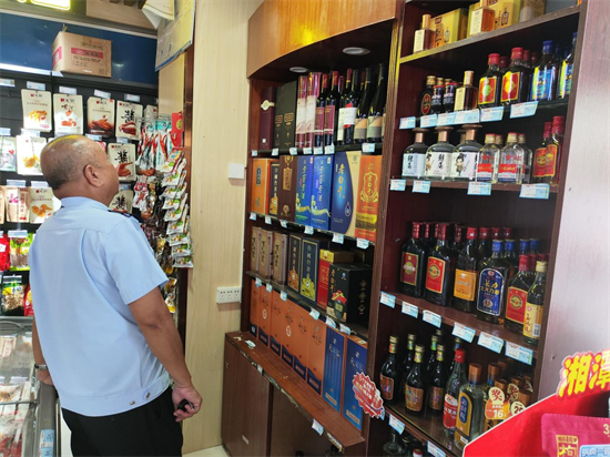 北坡市場監(jiān)督管理所開展“特供酒”清源打鏈專項行動，凈化酒類經(jīng)營環(huán)境