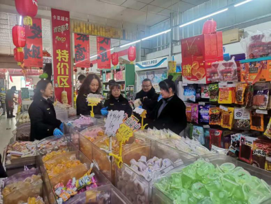 強(qiáng)化監(jiān)管保平安 冕寧縣開(kāi)展節(jié)前酒類(lèi)市場(chǎng)安全專項(xiàng)檢查